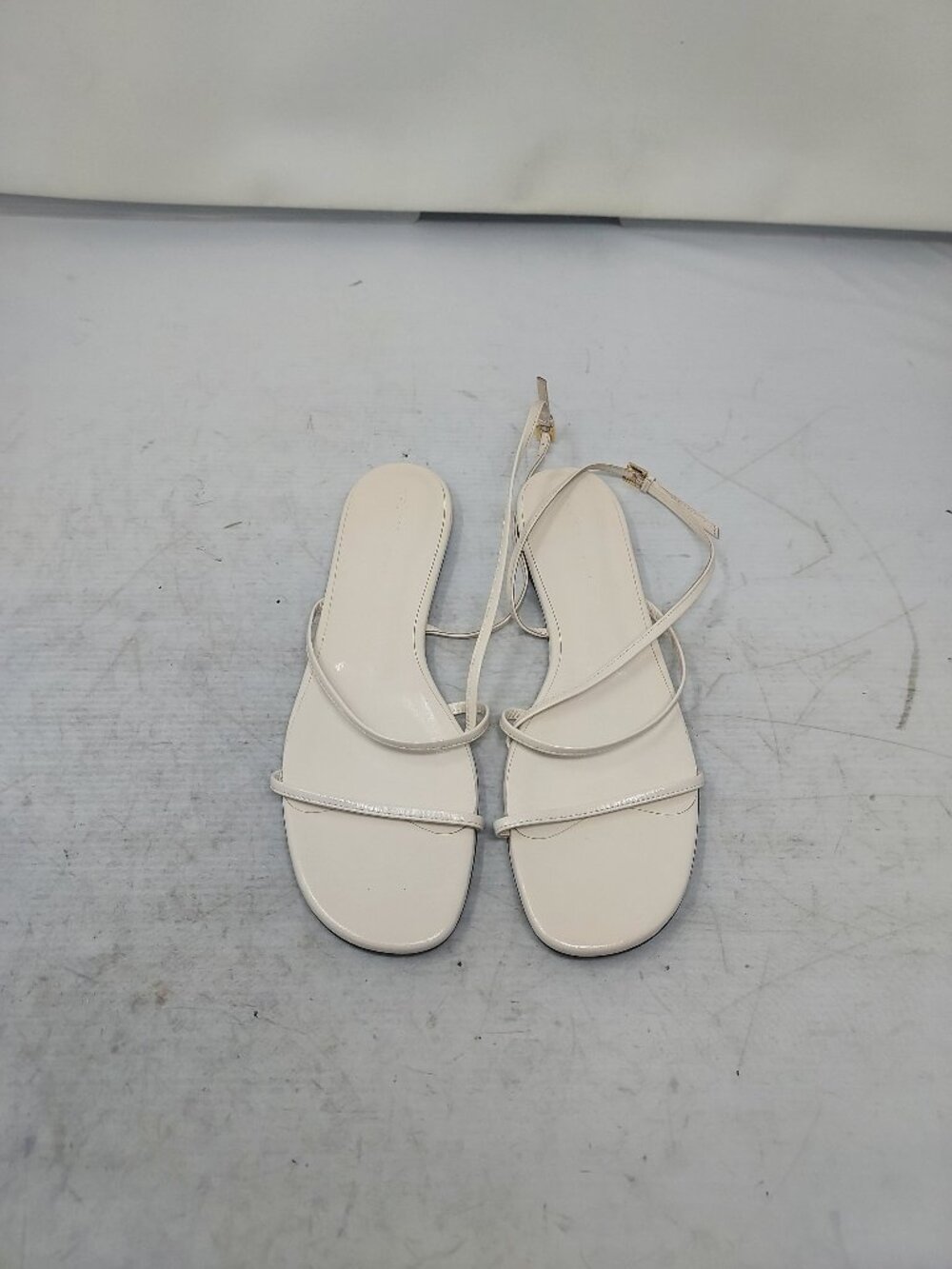 Khaite White Flat Loop Flat Sandal - Picture 6 of 10